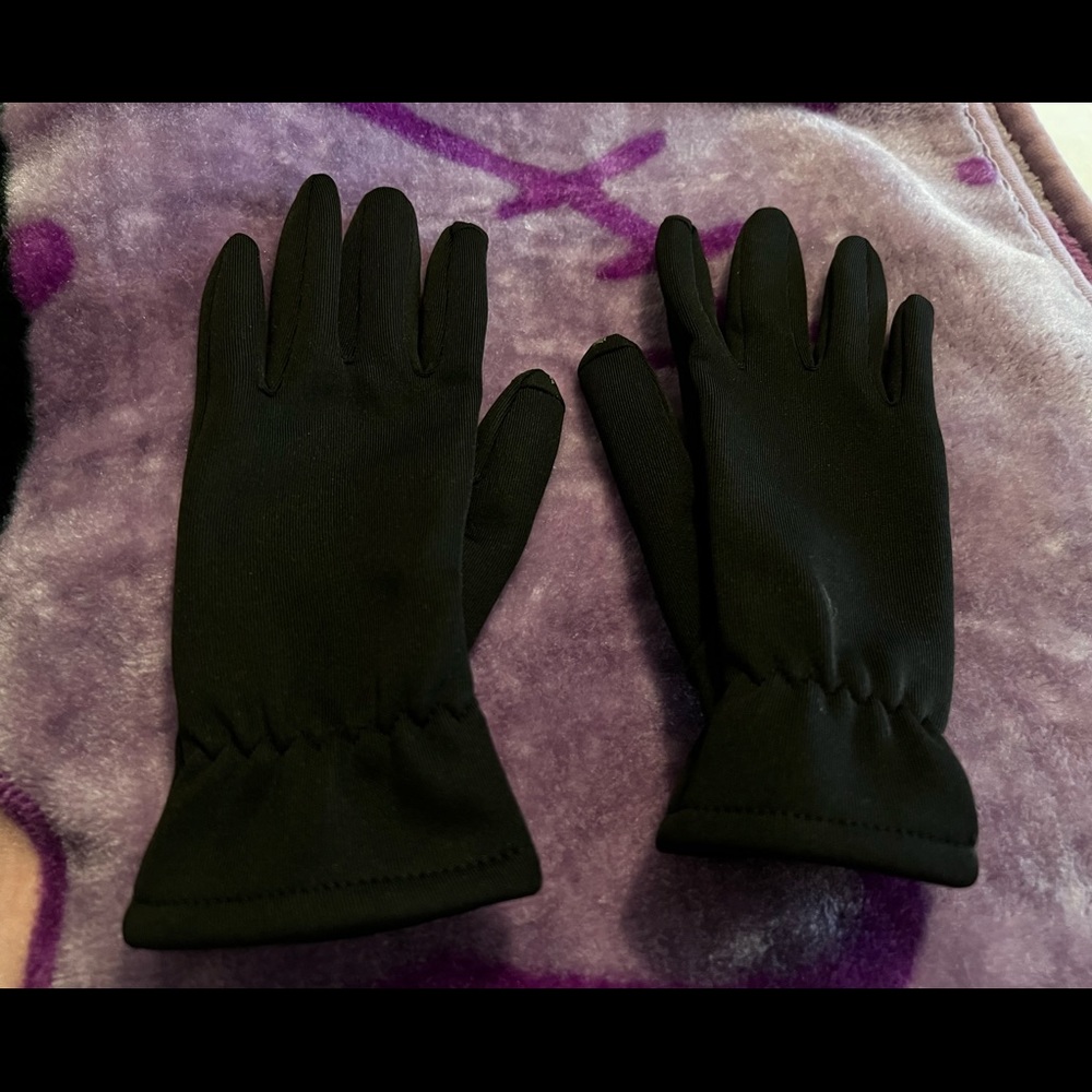 isotoner - ISOfit Black Touchscreen Gloves